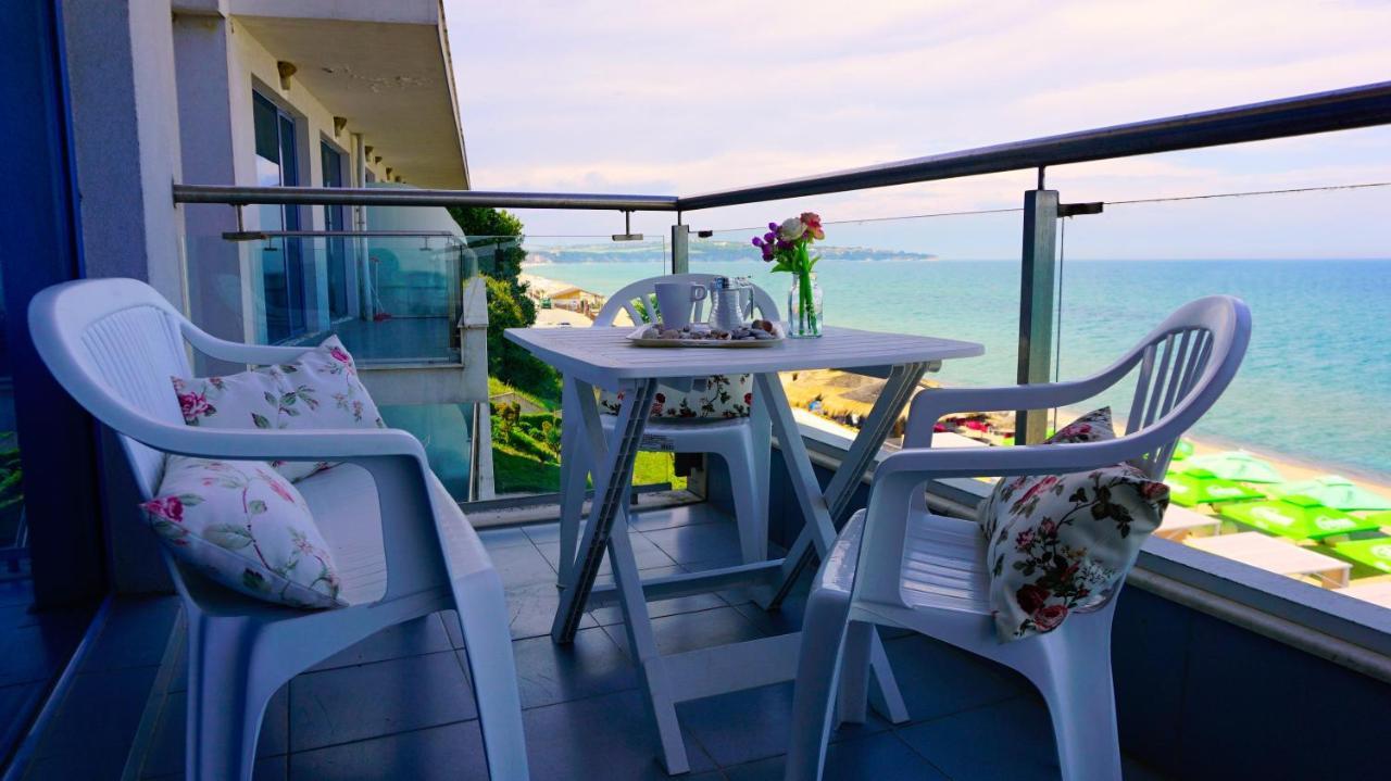 Aurora Apartments On The Beach Obzor Exterior photo