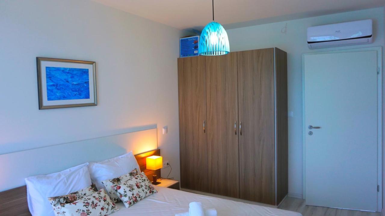 Aurora Apartments On The Beach Obzor Exterior photo