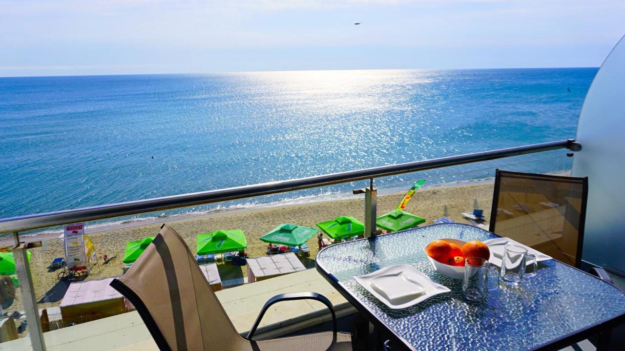 Aurora Apartments On The Beach Obzor Exterior photo
