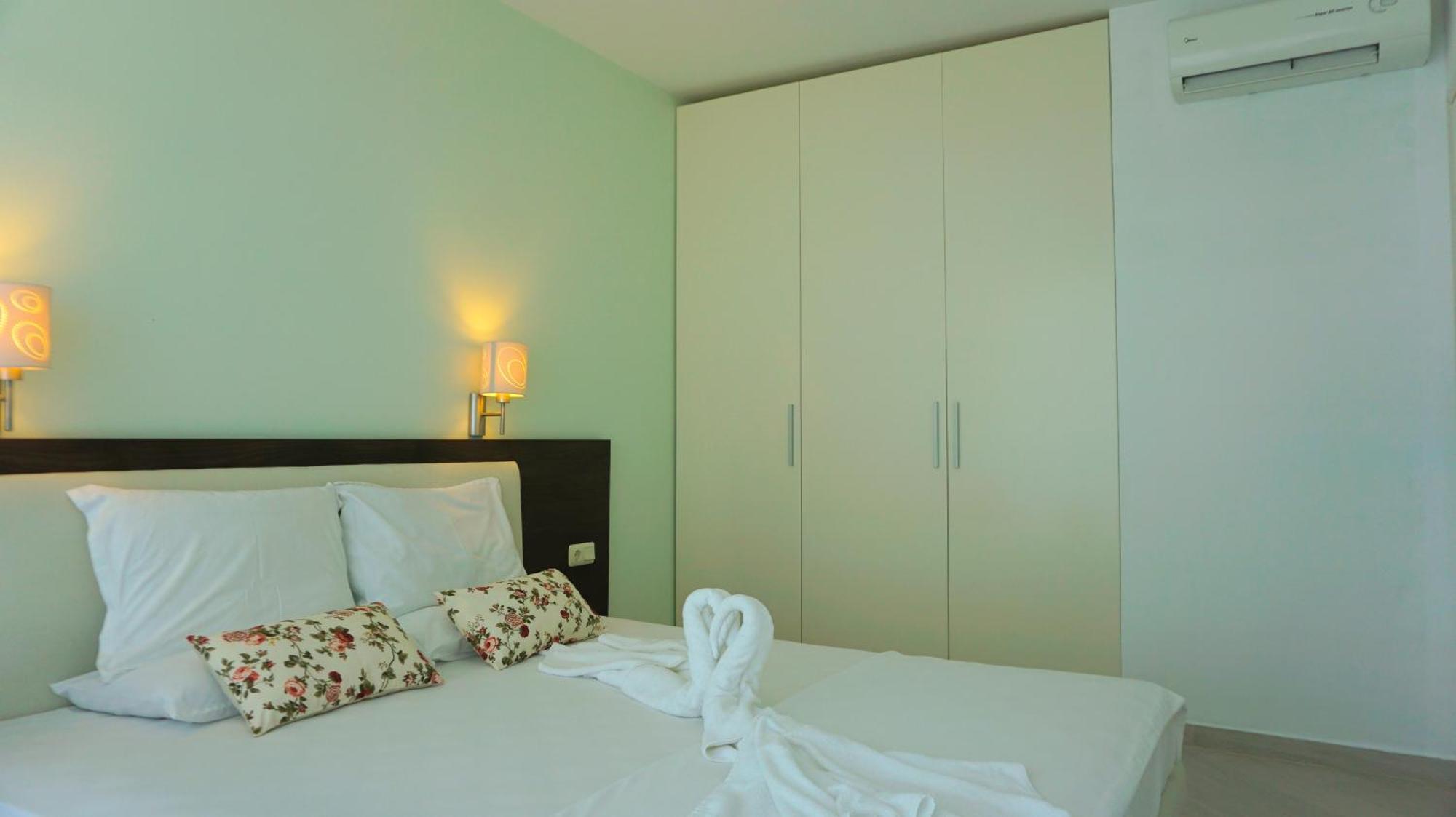 Aurora Apartments On The Beach Obzor Exterior photo