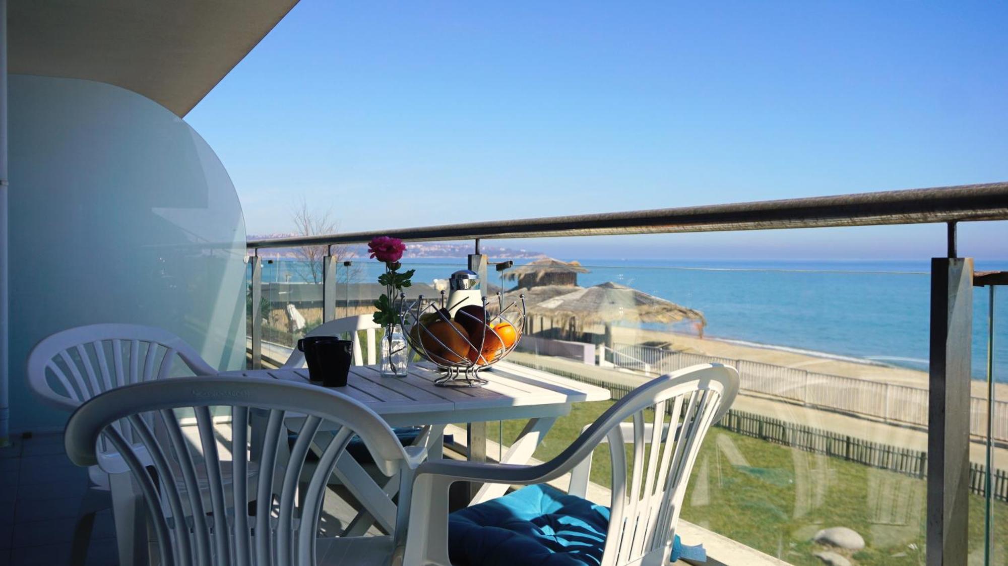 Aurora Apartments On The Beach Obzor Room photo